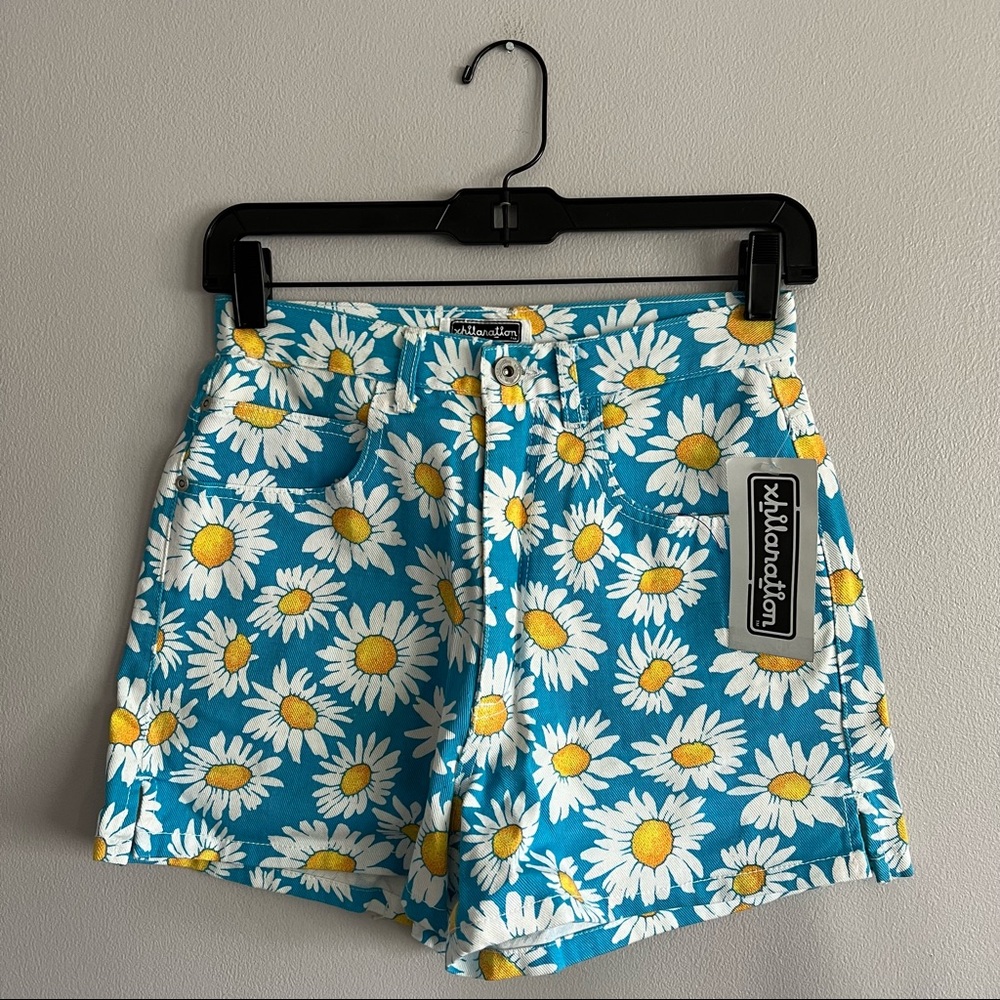90s FLOWER POWER SHORTS